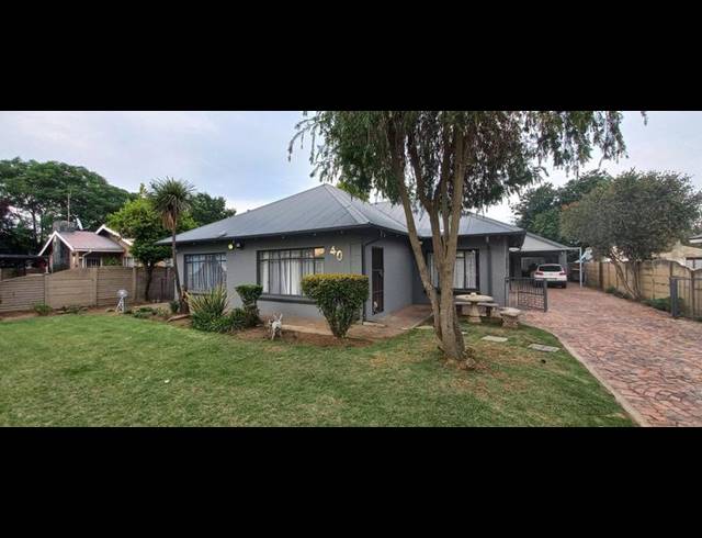 3 BEDROOM HOUSE FOR SALE IN THREE RIVERS
